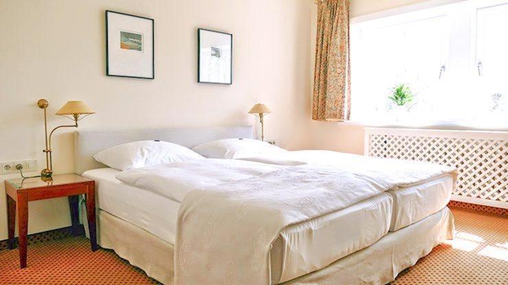 Meyers Hotel Hittfeld Зеветаль Экстерьер фото